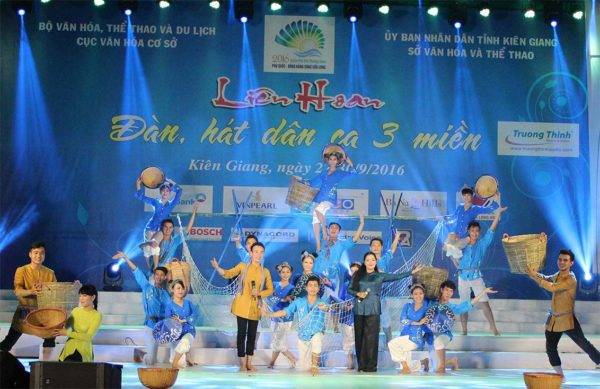 VNM: X-Line Advance At Vietnamese Traditional Music Festival 2016