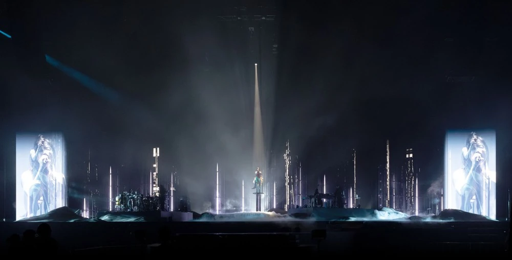 Kyoritz, one of Japan's leading lighting vendor, supplied 81 units of the ESPRITES, 72 units of the MegaPointes, 26 units of the TetraXs, and 3 units of the BMFL Wash Beam EVs operating via a three-way RoboSpot system.