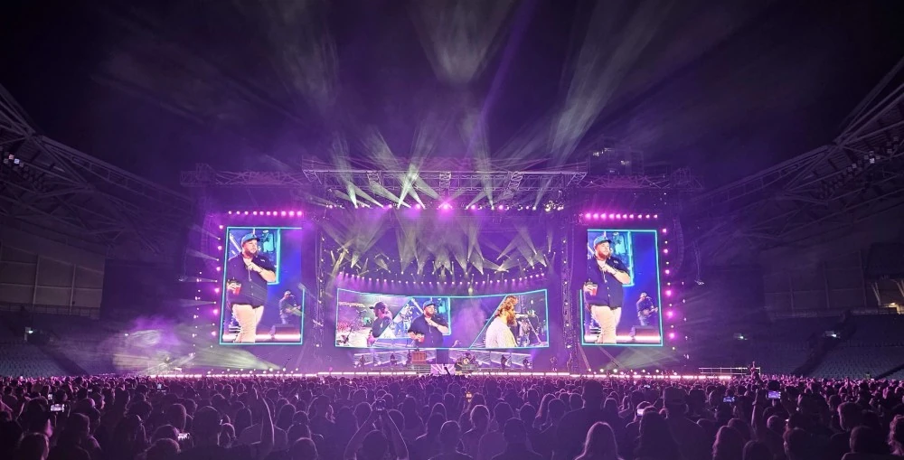 For the Australian leg, Northrup opted for Ayrton Domino LT, Perseo Profiles, and Rivale Profiles to illuminate the vast stadium spaces; whereas the New Zealand leg of the tour featured a slightly modified rig, with Domino LT spots and Rivale Profiles mounted on ladders.