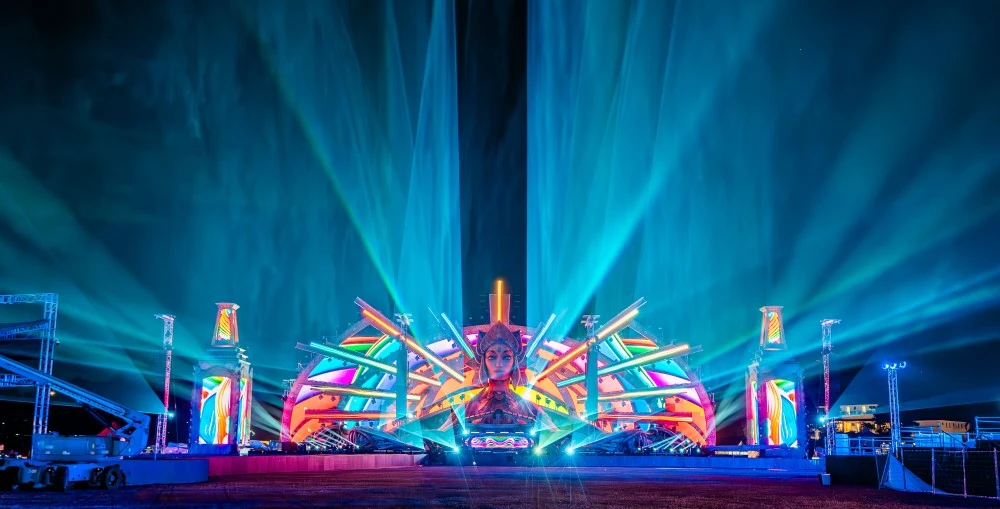 In Addition to the AM Mk2 screens from INFiLED, team D8 also deployed a state-of-the-art lighting architecture with industry leading fixtures from global stalwarts like Claypaky and Martin Professional