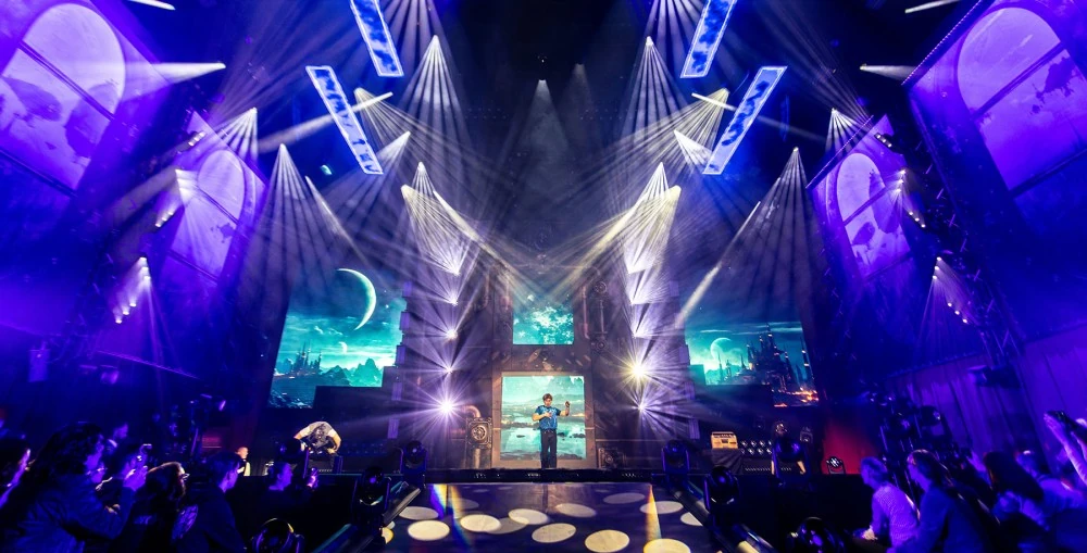 Robe’s new SVB1, alongside the new WTF! (Wash Twist Flash), LedPOINTE, iESPRITE LTL, iFORTE LTX, iBOLTS, T31 Cyc and T31 Cyc Slim, SvoPATTS, TetraX and Tetra2 LED battens created a mesmerizing visual canvas for audiences to enjoy.