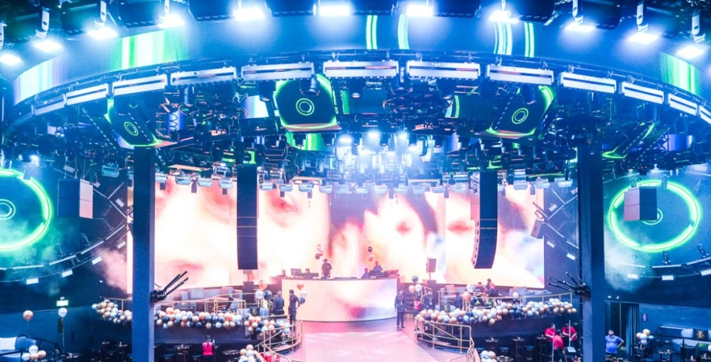 The main PA system comprises a stereo hang of 6 units of the VERA20i line array elements per side complemented by 5 units of the VERA S32i subwoofers flown on each side beside the line array modules in cardioid arrangement and 2 units of the BSX subwoofers positioned on the floor