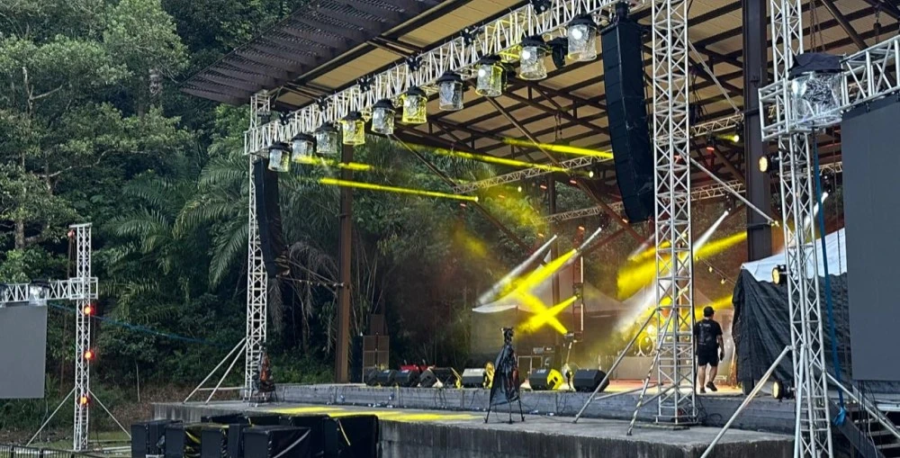 The main PA configuration featured eight COSMO C10 and four COSMO C6 line array elements per side, flanked by a sub array of eight CSub218s and eight COSMO CF118s in end fire configuration.