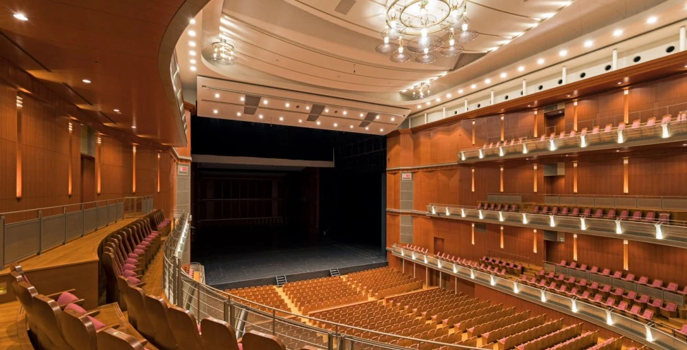 Enhancing its Front of House infrastructure, the system introduces five primary frontal sound points along with an integrated front-fill system, expanding the venue’s sound coverage with spatial precision
