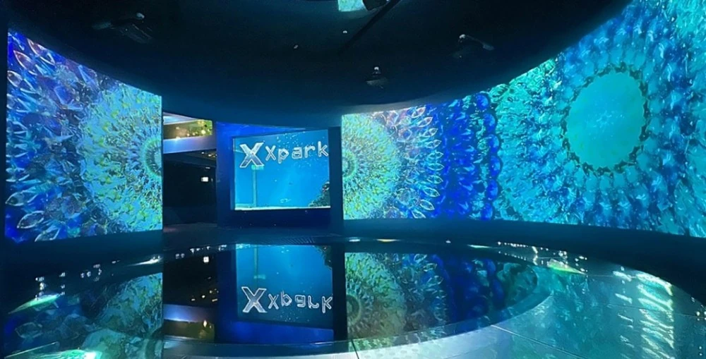 Among the highlights are vivid projections on the curved walls that deliver a sense of immersion