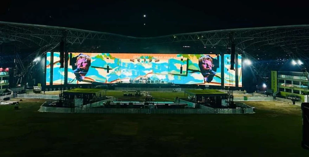 A high-performance LED deployment on the Meteor Stage included a 910m² curved wall made up of INFiLED 4.63mm outdoor panels; with additional displays across other performance areas including a TP Link 3.9mm Mesh LED front screen, Absen PL3.9W pillar screens and a main LED wall featuring Fablux 3.9mm tiles