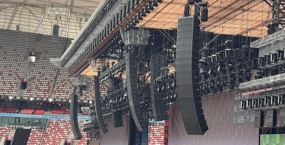 The GSL loudspeakers formed the backbone of the main and side PA arrays, delivering pristine full-range coverage with exceptional directivity control