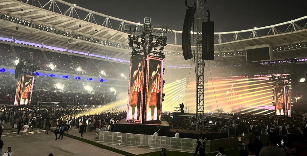 Enhancing sightlines and visual impact throughout the show, four strategically placed LED towers measuring 3 metres by 8.5 metres featuring InfiLED ER5 panels were installed at DSR, DSL, FOHR, and FOHL