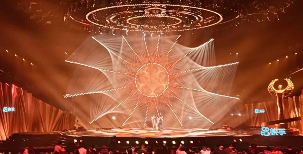 437 units of the Pixel Line IP, 348 units of the Acme TORNADO, 116 units of the PULSAR S2, 82 units of the THETA and 14 units of the NEOZONE luminaires worked in perfect unison to create a truly ethereal atmosphere