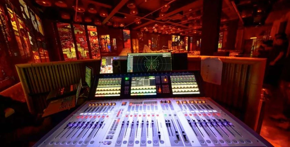 Mixing was facilitated by a Soundcraft Vi2000 digital mixing console paired with a 64-channel Dante stagebox, ensuring seamless routing and precision control