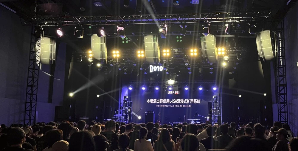 1919LIVEHOUSE boasts full 360-degree immersion including overhead speakers via six X12 boxes