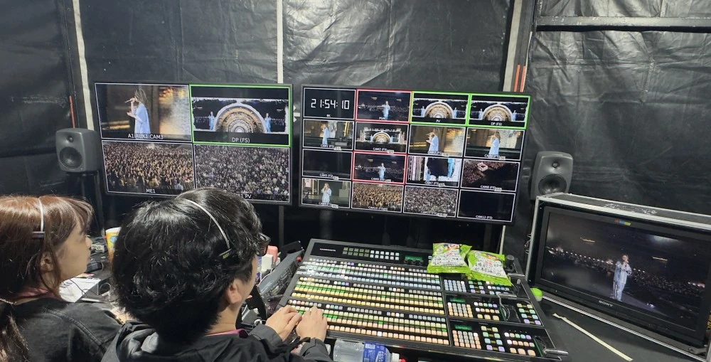 Jiangsu R&J Electronics Co., Ltd. (R&J) trusted ROSS VIDEO's Carbonite Ultra 60 which played a central role, orchestrating the concert’s multi-camera, multi-source broadcast workflow