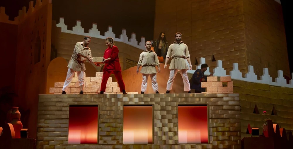 A substantial zactrack PRO automated tracking system – featuring 32 active trackers and arguably the largest deployment to date – was integral to lighting designer Ben M Rogers’ followspot solution for the immersive Souk Wonders performance in Riyadh
