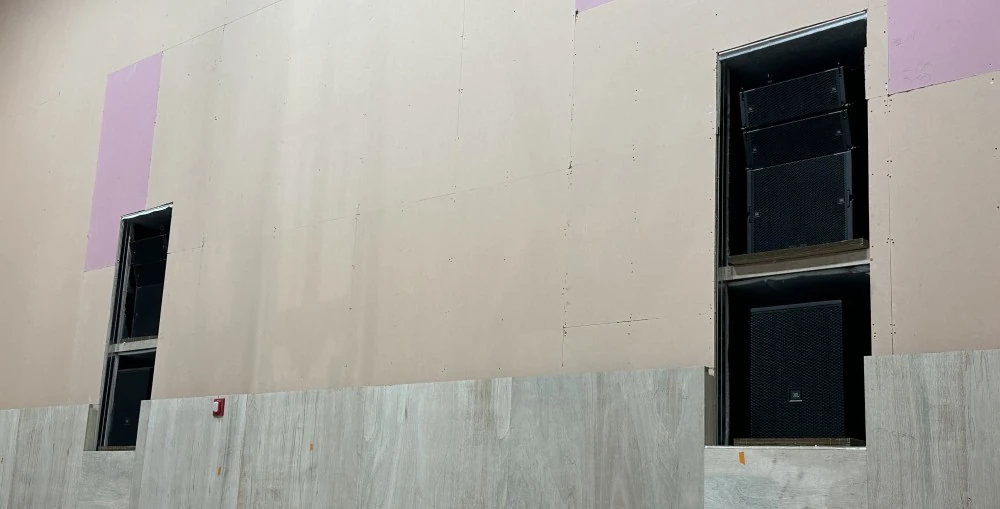 The installation comprised JBL VTX A6 line array loudspeakers for compact, wide-area coverage; JBL VTX F15 point-source loudspeakers for clarity; and JBL VTX B15G subwoofers for immersive low-frequency impact