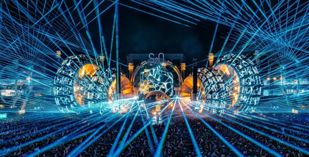 Mediavision1994 relied on a comprehensive and robust grandMA3 control system that effortlessly and accurately managed the festival’s massive scale that involved a plethora of lighting fixtures, lasers, flame FX, and millions of litres of water