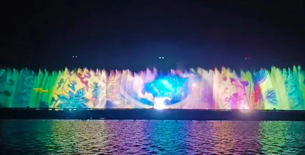 Christie Crimson WU32 projectors create stunning water curtain projections measuring 180 meters (590 feet) wide by 18 meters (59 feet) high. (Images courtesy of Beijing Zhongqing Display Technology)