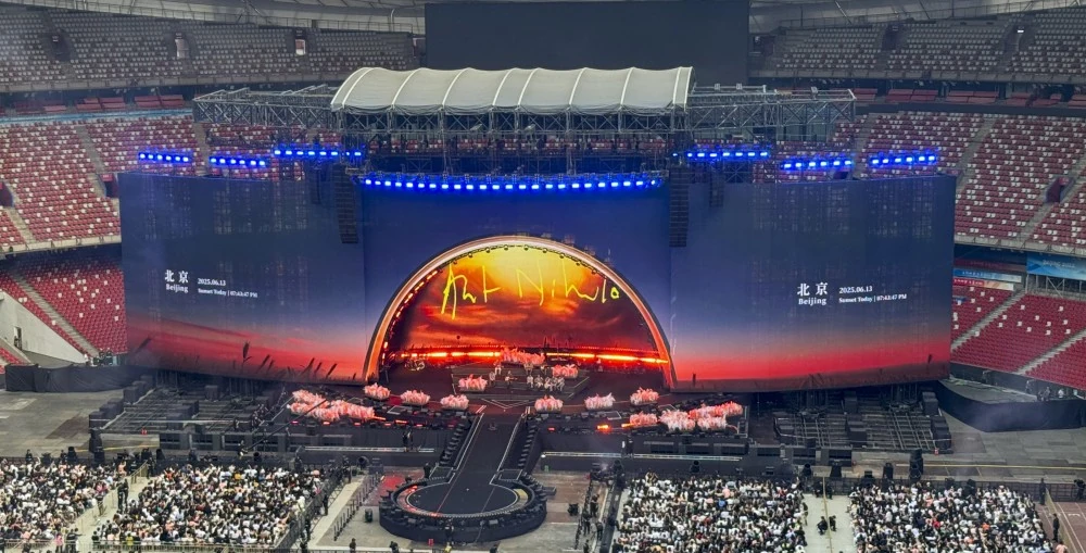 The concert at Beijing's National Stadium featured front-fill of two sets of three L-Acoustics Kara II boxes at the stage front, supported by six sets of four KS28 subwoofers on either side
