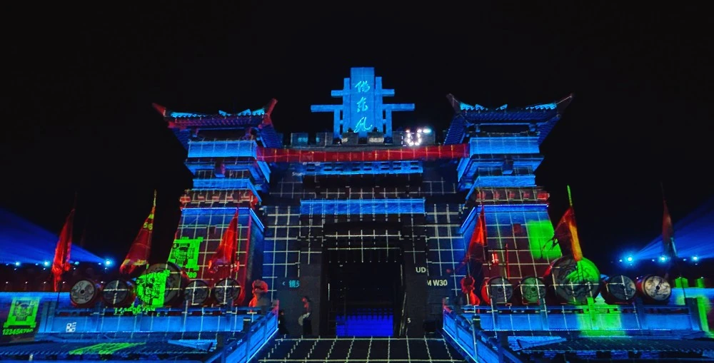 Jianye Display’s team performing projection calibration on the façade of the citadel 