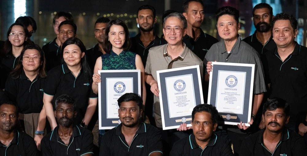 The Hexogon Team with the Guinness World Records Certificate