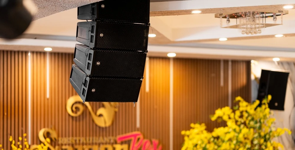 The Front of House system comprises the HDL 26-A modules along with RCF SUB9006-AS subwoofers, while the RCF NX 32-A loudspeakers have been wall-mounted for additional reinforcement
