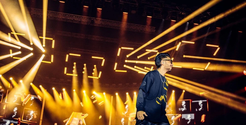 Designed by Bangalore-based 369 Design Lab Anirudh’s homecoming concert was the first-ever live music event in the country to feature ROBE iFORTE LTX Follow Spots operated via RoboSpot remote follow systems