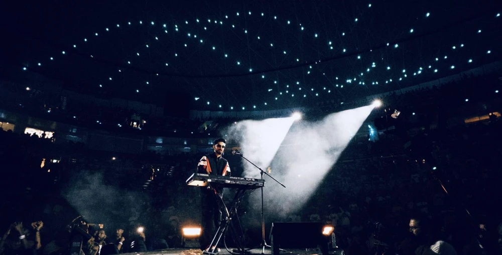 The system – comprising six iFORTE LTX units and four RoboSpot BaseStations – was supplied to the production and main lighting contractor Reynolds by Mumbai-based SSL Media