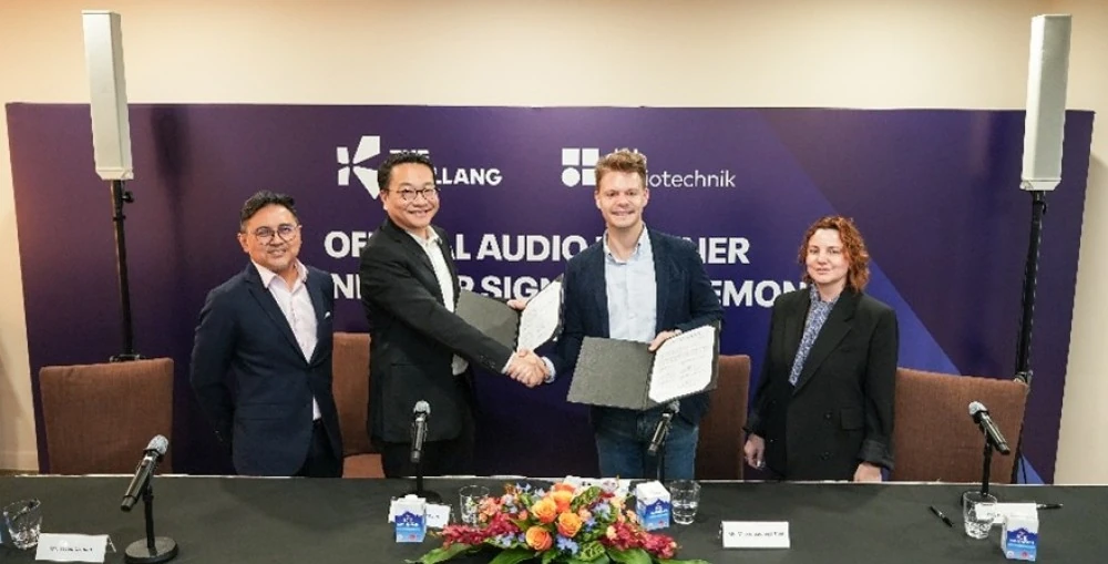 From left: Yazed Osman and Chung Yuan Lu of The Kallang Group Pte. Ltd. with Marco Baumgärtner and Anna Kovyza of d&b audiotechnik at the partnership signing for the audio upgrade featuring the d&b SL Series at the National Stadium