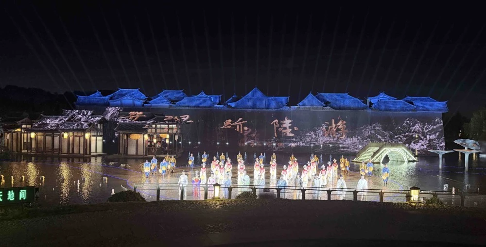 Christie laser projectors illuminate multiple performance venues to celebrate the 900th birth anniversary of Southern Song Dynasty poet Lu You (Images courtesy of Shanghai Qingying Digital Technology)