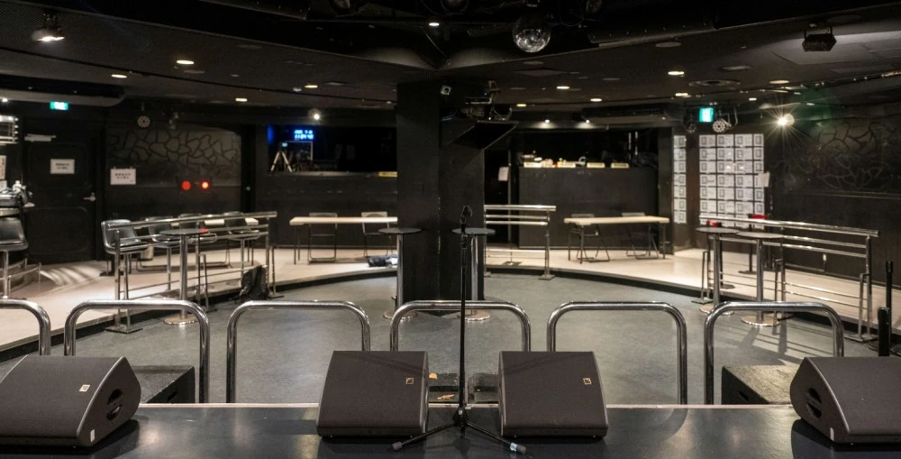 L-Acoustics X12 stage monitors replaced the venue’s previous 15-inch wedges, putting the stage and the house on the same sound 