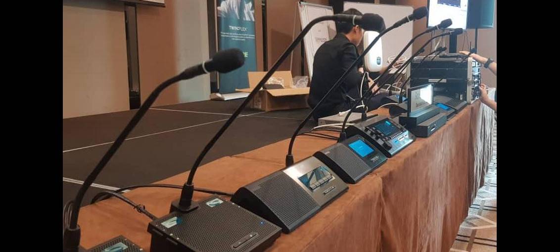 Microflex Complete Wireless - Digital Conference Systems - Shure USA